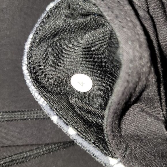 Lululemon Full Length Yoga Leggings. Size 4 tall - Picture 6 of 6